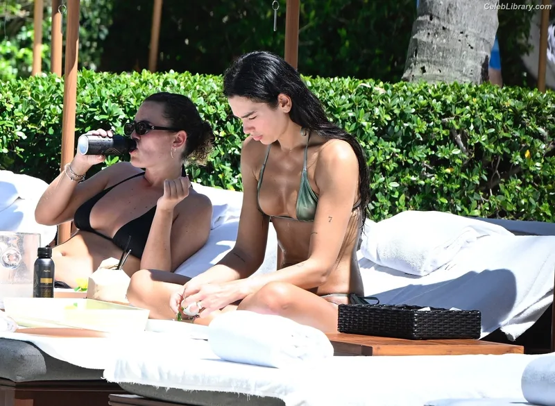 Dua Lipa photo 11 of 7804
