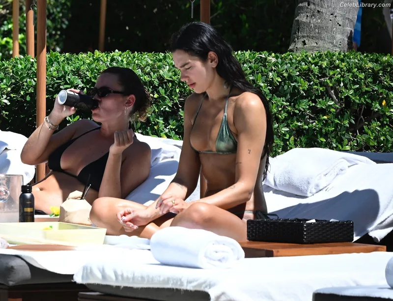 Dua Lipa photo 12 of 7804