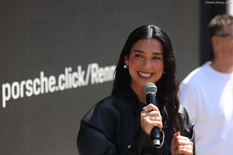 Dua Lipa photo 21 of 7804
