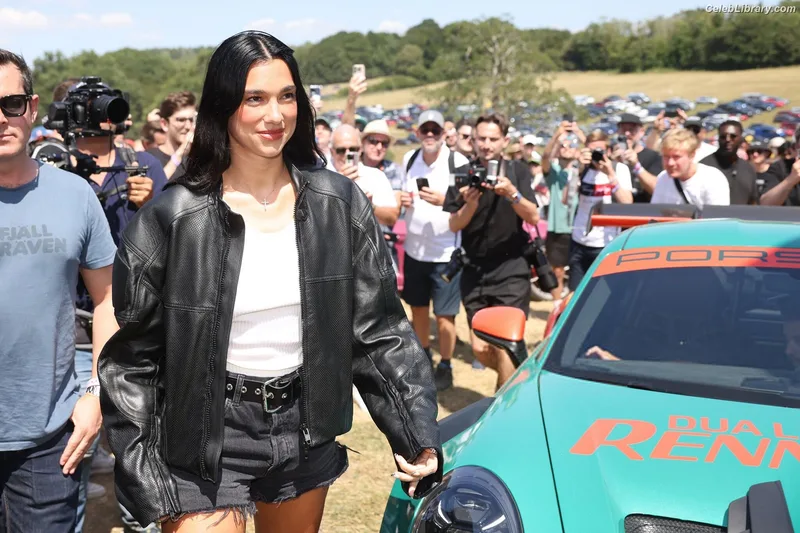 Dua Lipa photo 23 of 7804