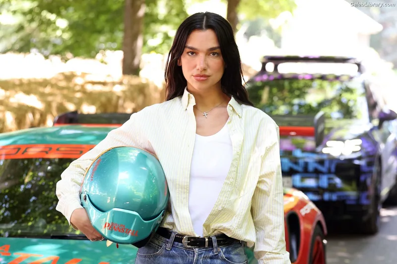 Dua Lipa photo 8 of 7804