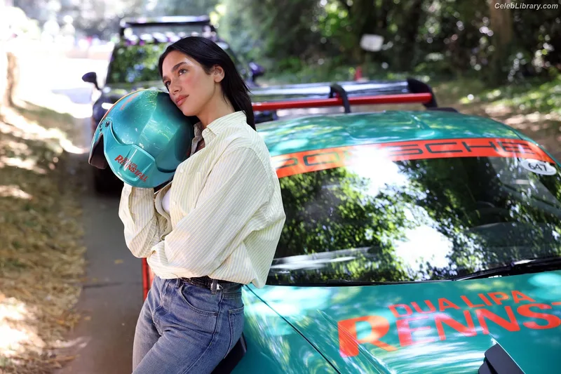 Dua Lipa photo 9 of 7804