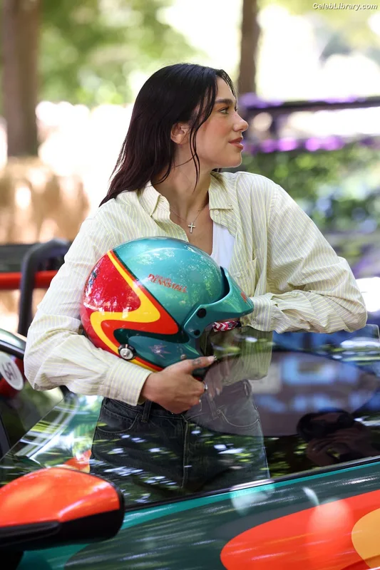 Dua Lipa photo 11 of 7804