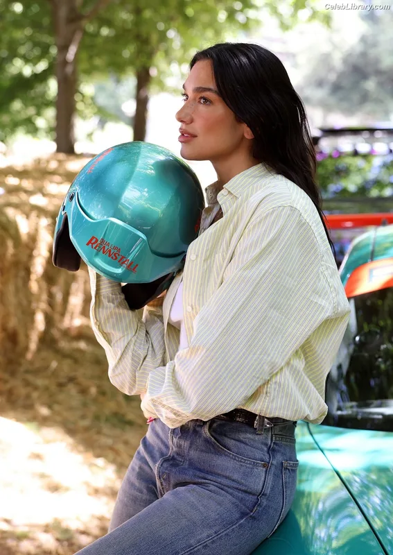 Dua Lipa photo 12 of 7804