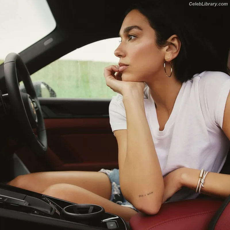 Dua Lipa photo 16 of 7804