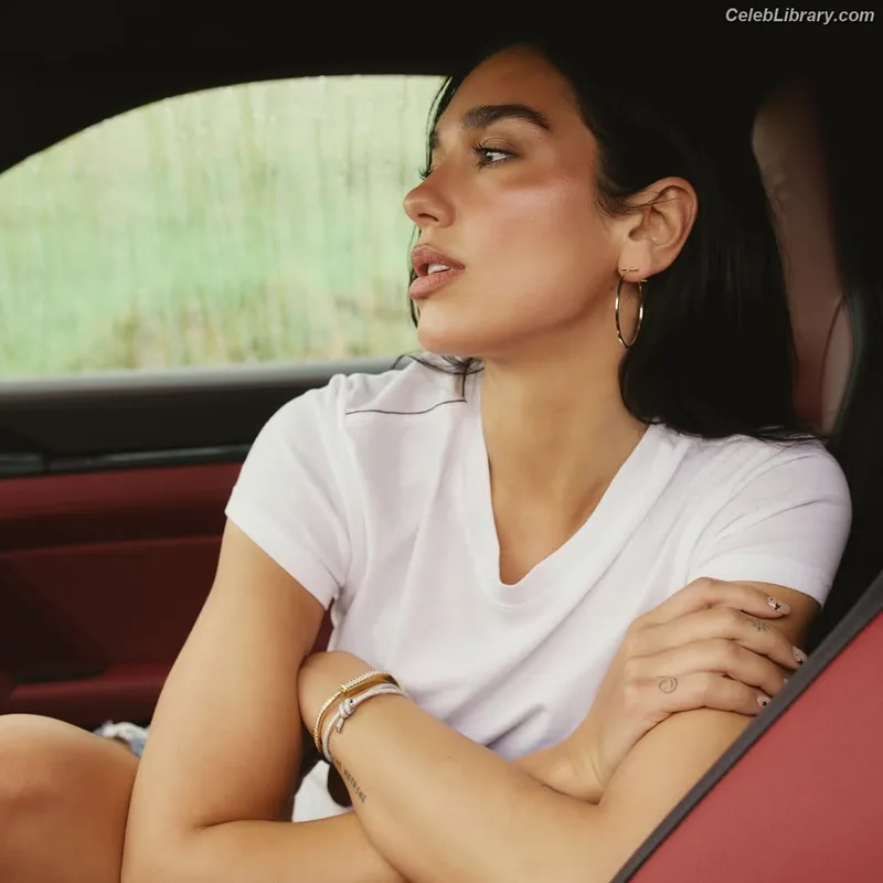 Dua Lipa photo 19 of 7804