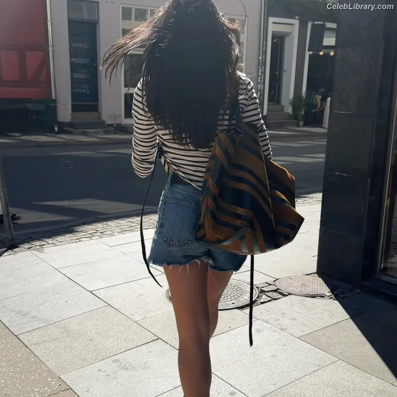 Dua Lipa photo 1 of 7804
