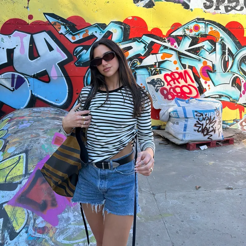 Dua Lipa photo 2 of 7804