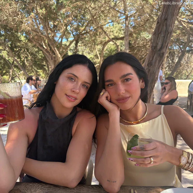 Dua Lipa photo 7 of 7804
