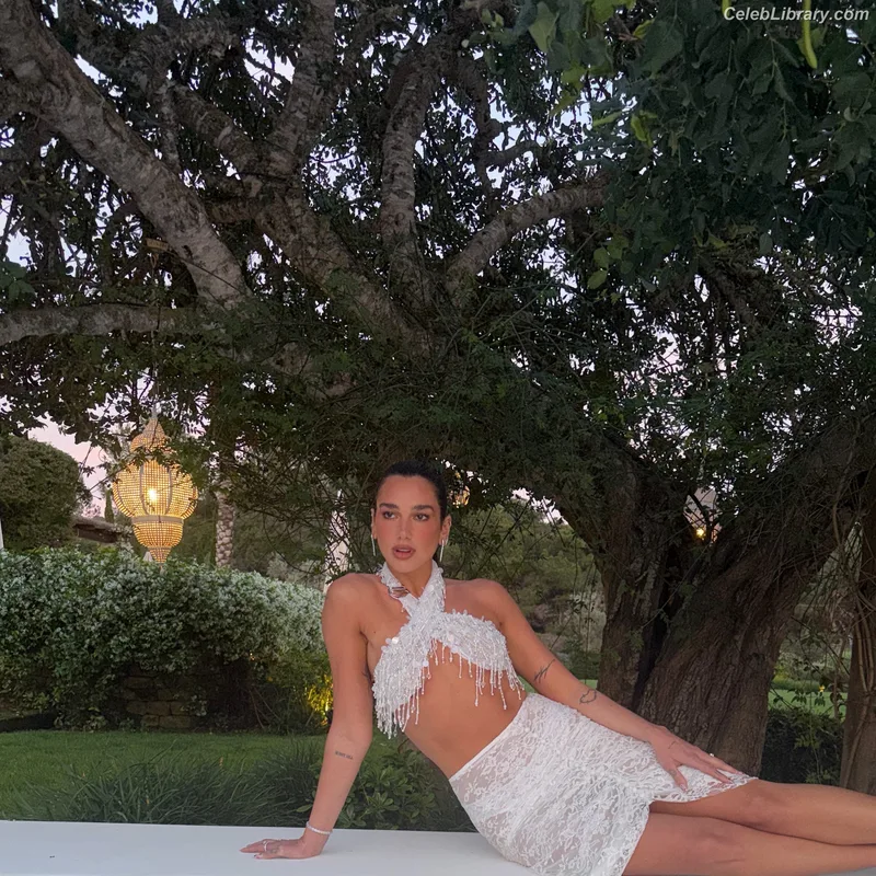 Dua Lipa photo 9 of 7804