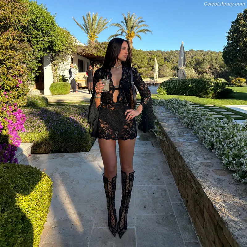 Dua Lipa photo 12 of 7804