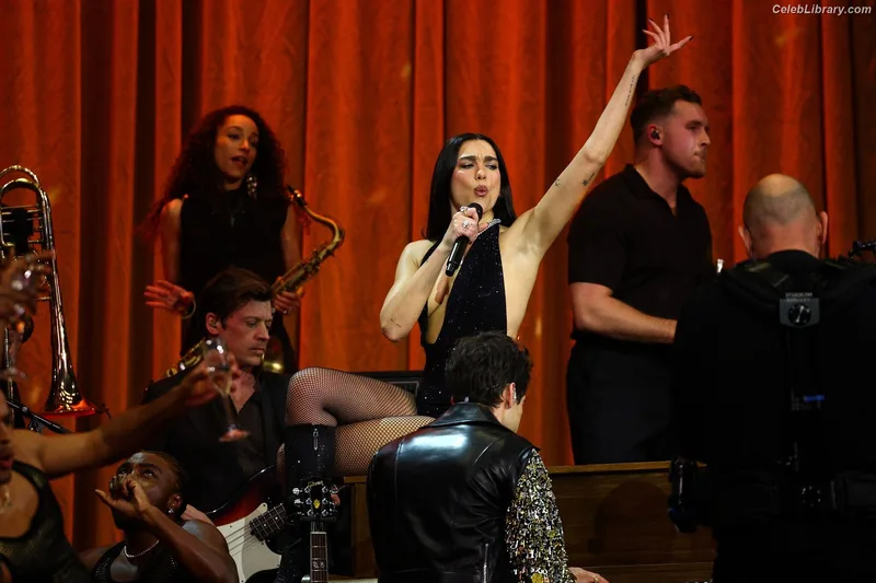Dua Lipa photo 9 of 7804