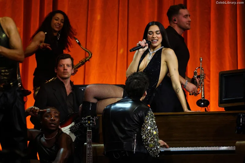 Dua Lipa photo 10 of 7804