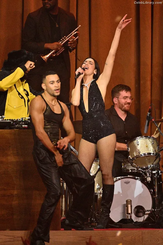 Dua Lipa photo 2 of 7804