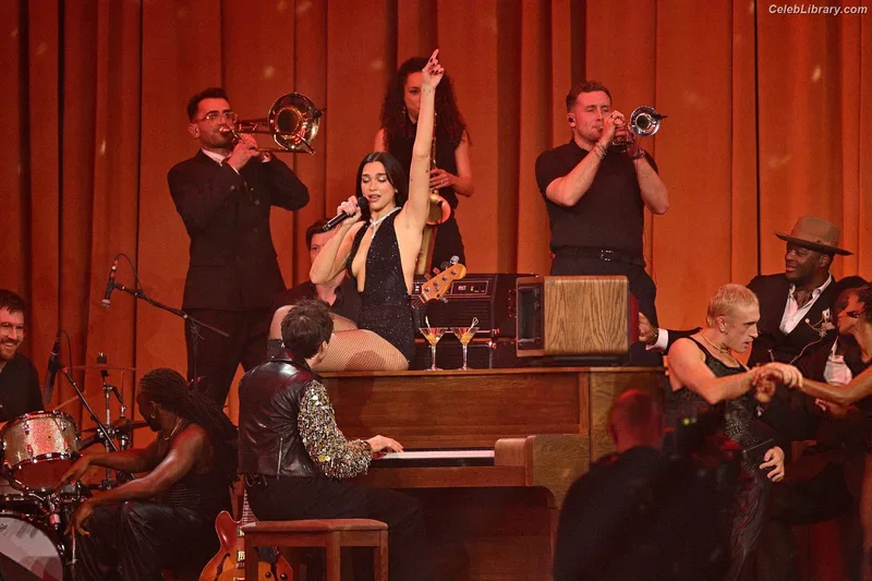 Dua Lipa photo 22 of 7804