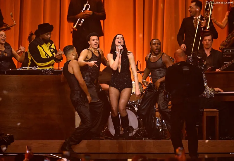 Dua Lipa photo 1 of 7804