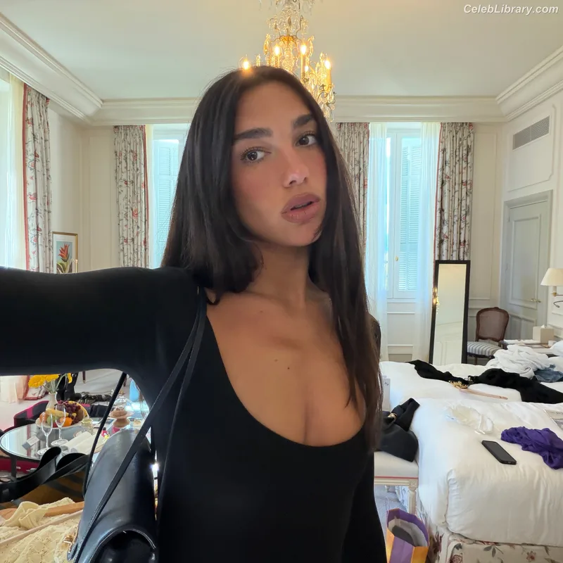 Dua Lipa photo 2 of 7804