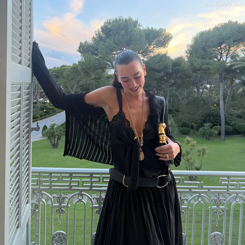 Dua Lipa photo 7 of 7804