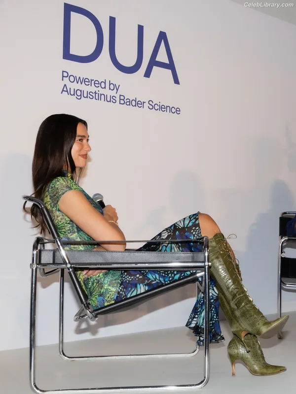 Dua Lipa photo 13 of 7804