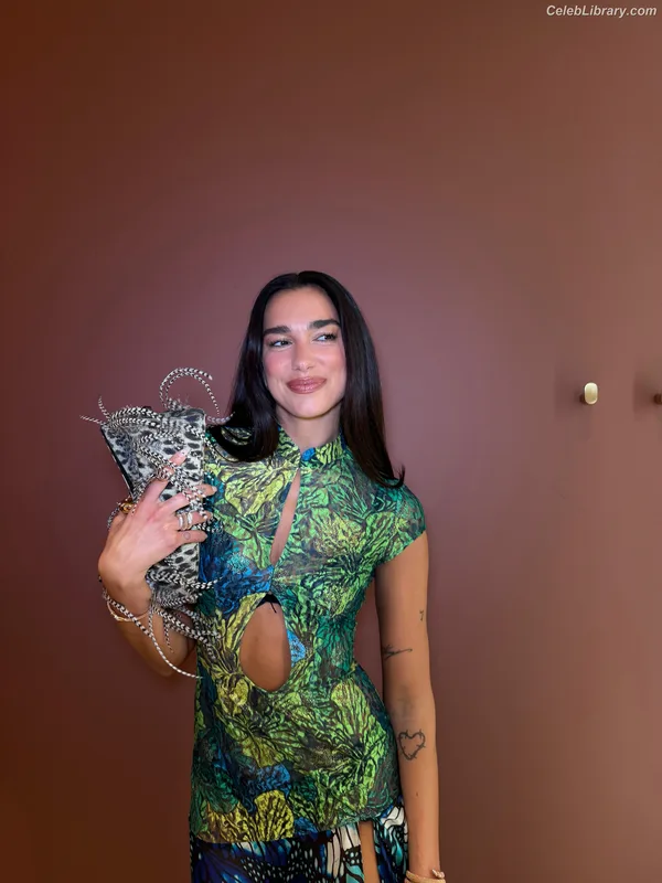 Dua Lipa photo 17 of 7804