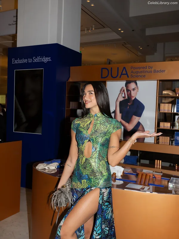 Dua Lipa photo 2 of 7804