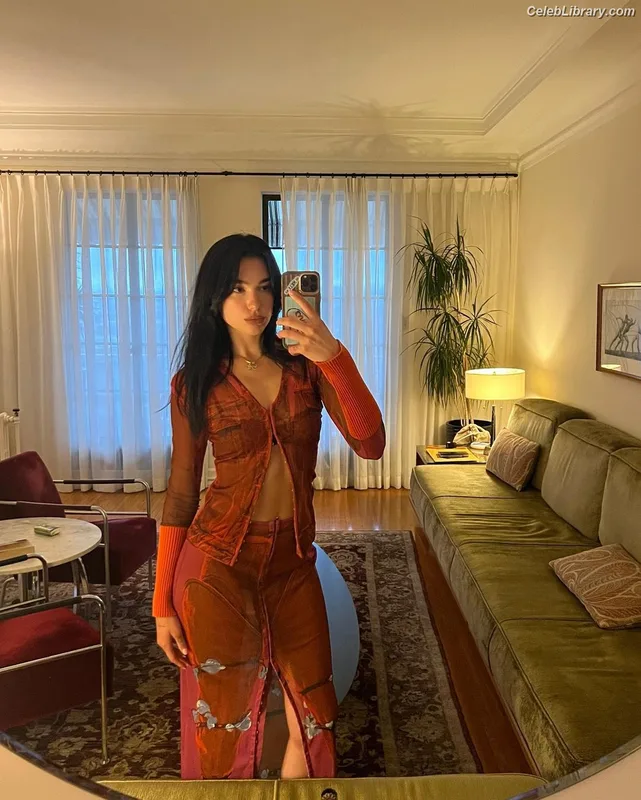 Dua Lipa photo 11 of 7804