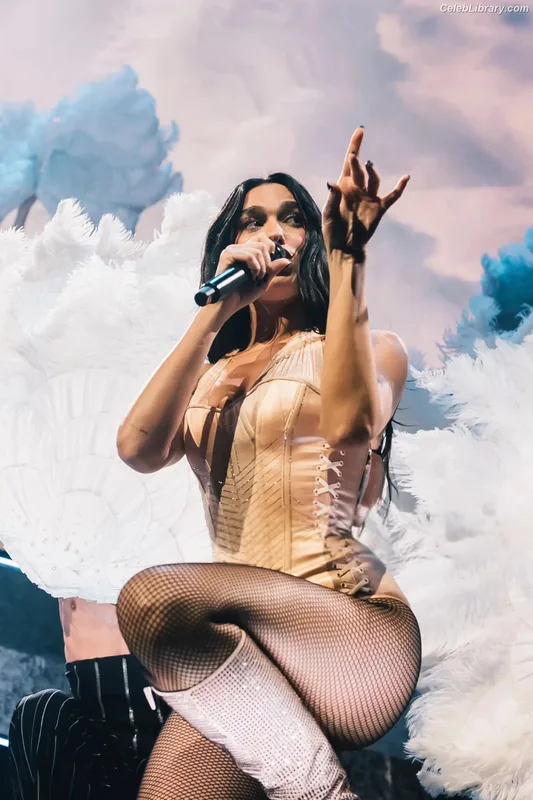 Dua Lipa photo 7 of 7804