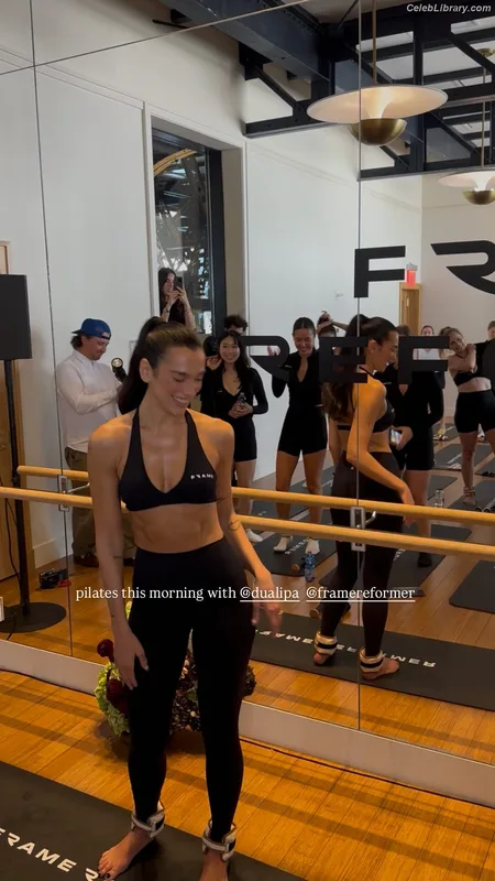 Dua Lipa photo 8 of 7804