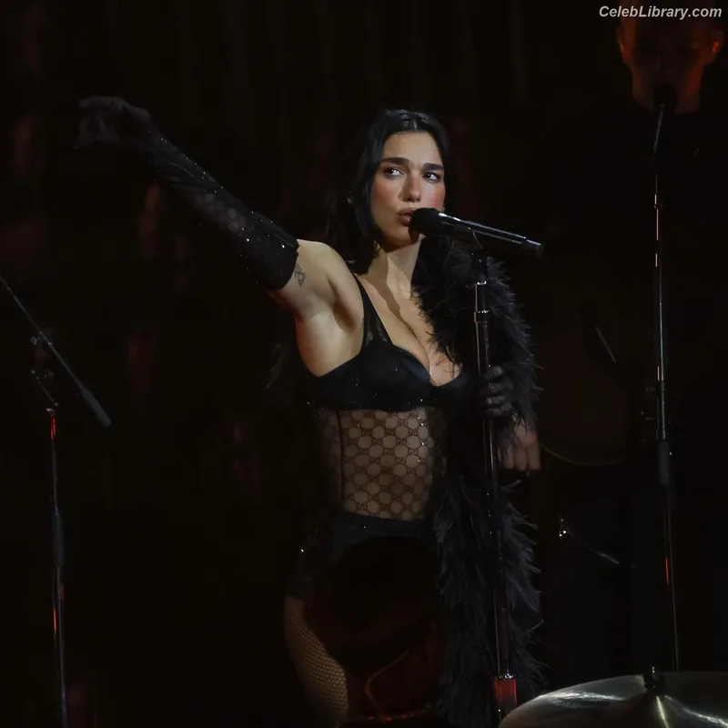 Dua Lipa photo 9 of 7804