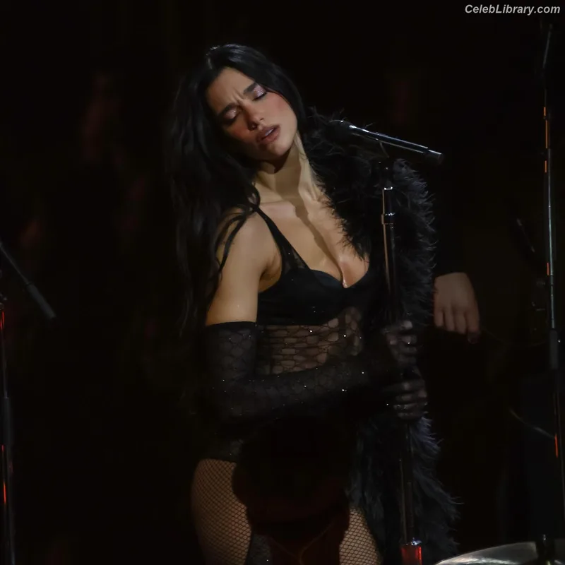 Dua Lipa photo 10 of 7804