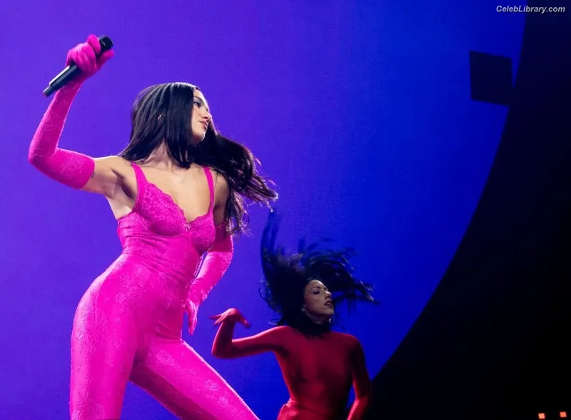 Dua Lipa photo 4 of 7804