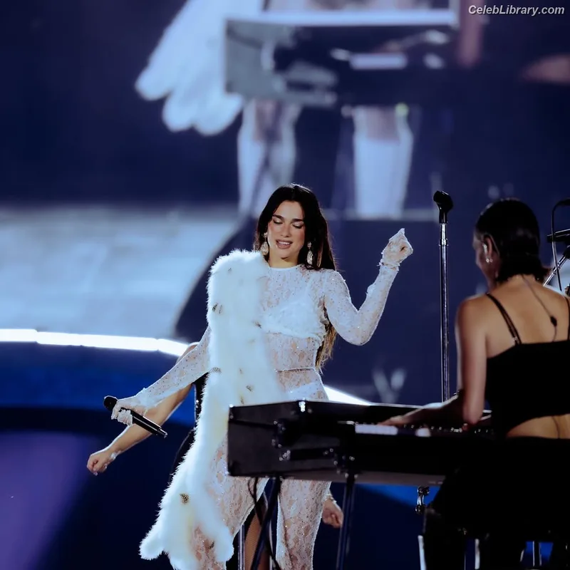 Dua Lipa photo 7 of 7804