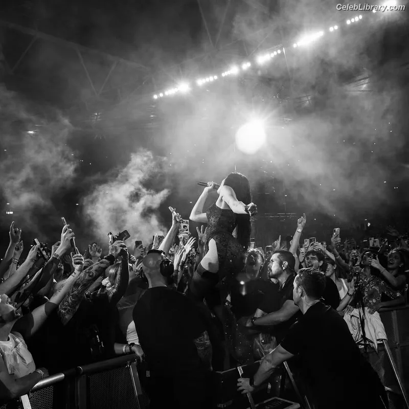 Dua Lipa photo 9 of 7804