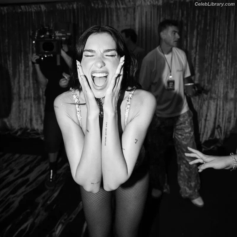 Dua Lipa photo 10 of 7804