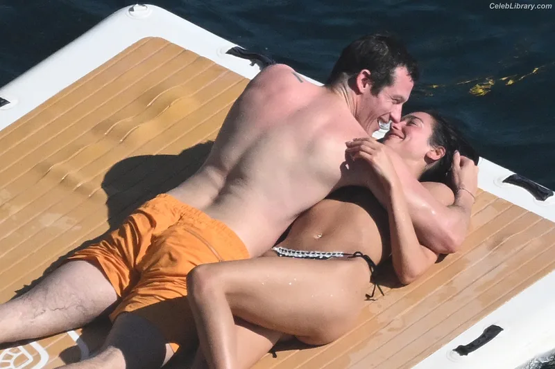 Dua Lipa photo 12 of 7804