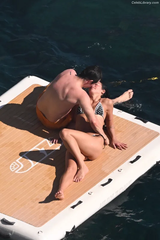 Dua Lipa photo 18 of 7804