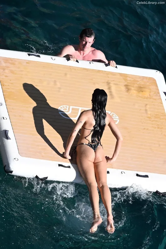 Dua Lipa photo 2 of 7804