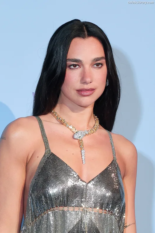 Dua Lipa photo 19 of 7804