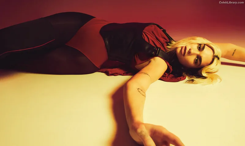 Dua Lipa photo 2 of 7804