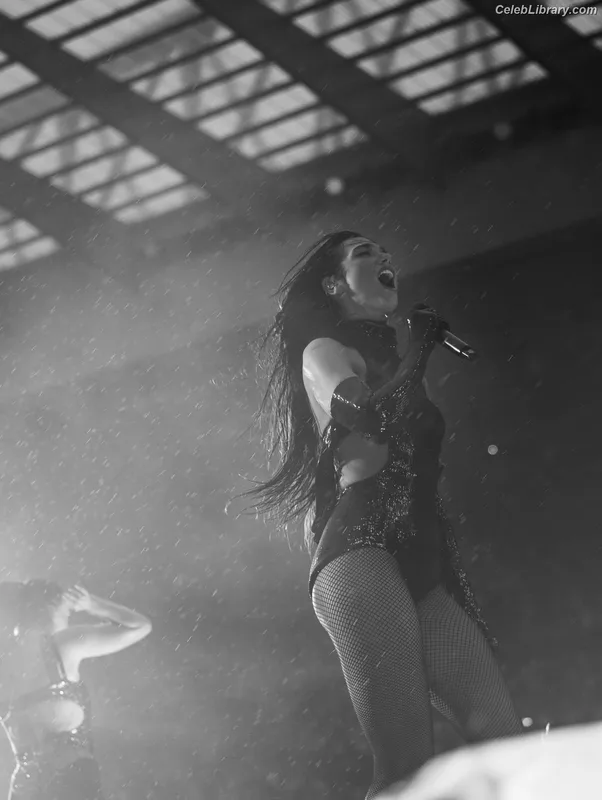 Dua Lipa photo 16 of 7804