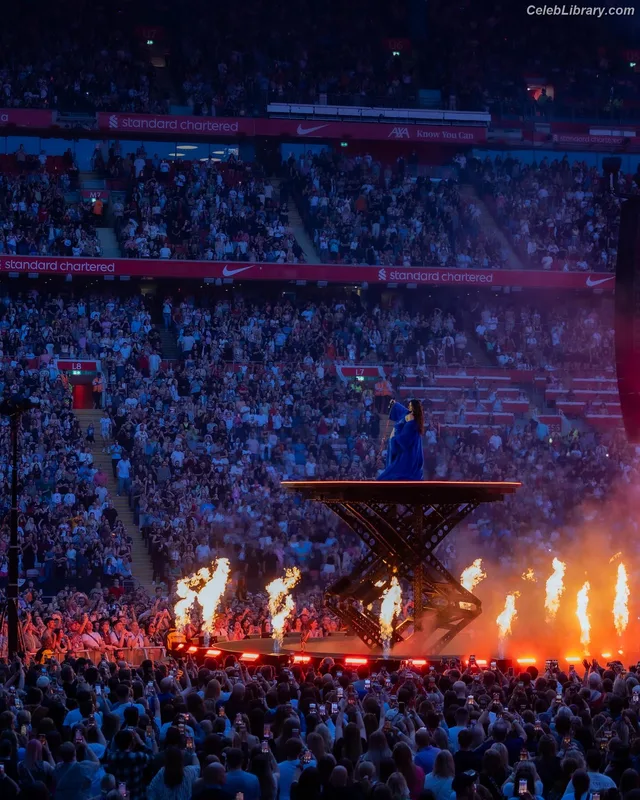 Dua Lipa photo 4 of 7804