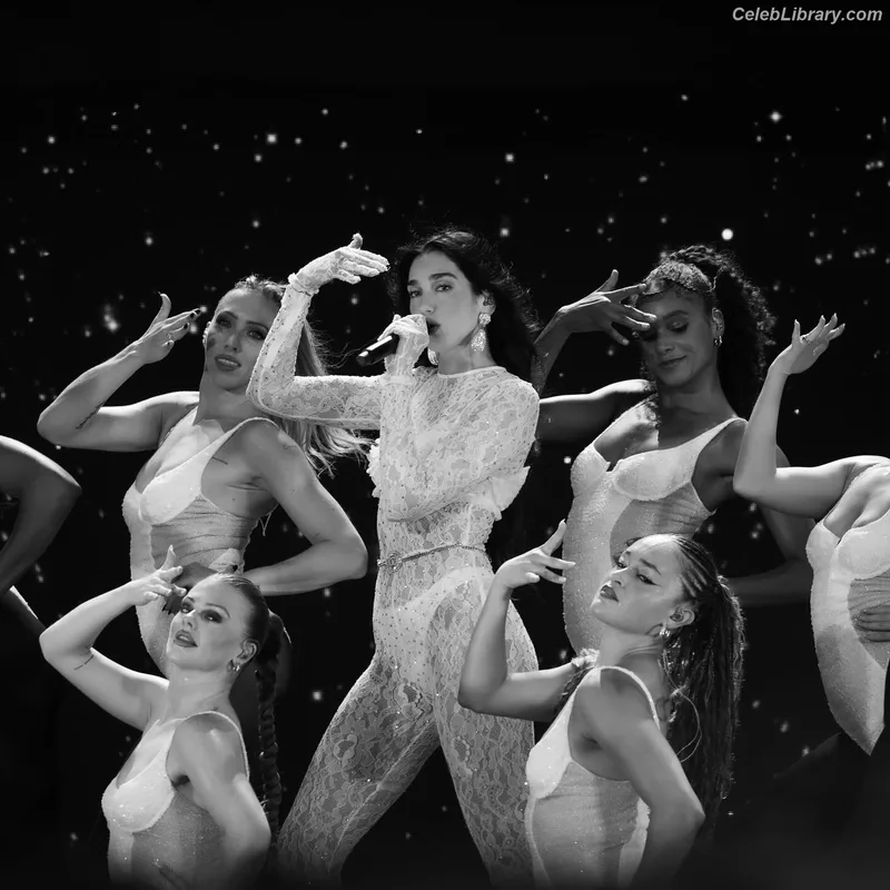Dua Lipa photo 12 of 7804