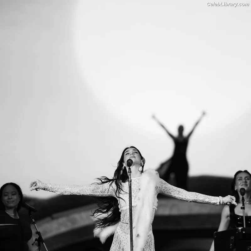 Dua Lipa photo 13 of 7804