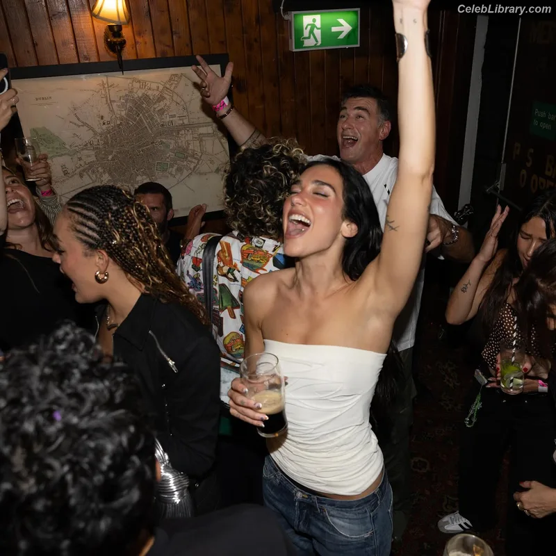 Dua Lipa photo 24 of 7804
