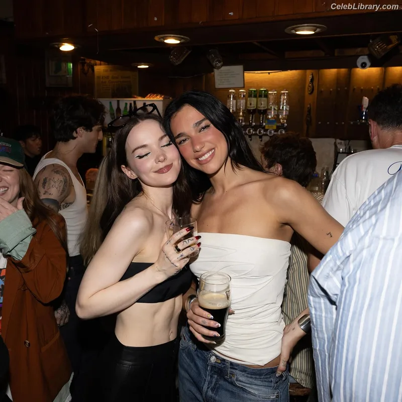 Dua Lipa photo 4 of 7804