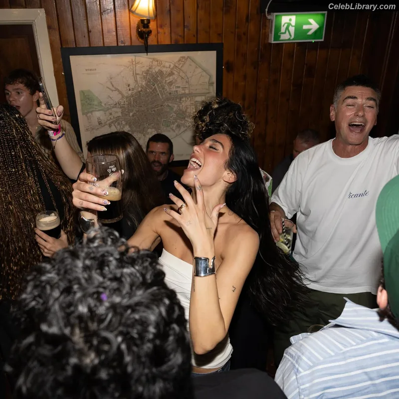 Dua Lipa photo 8 of 7804