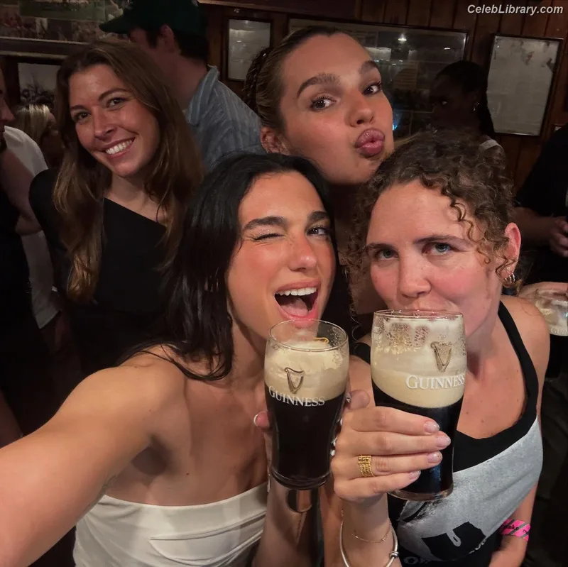 Dua Lipa photo 9 of 7804