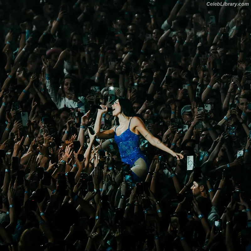 Dua Lipa photo 16 of 7804