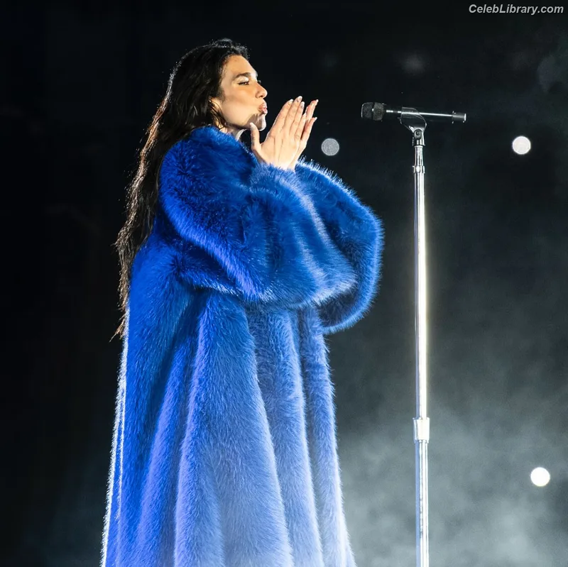 Dua Lipa photo 17 of 7804