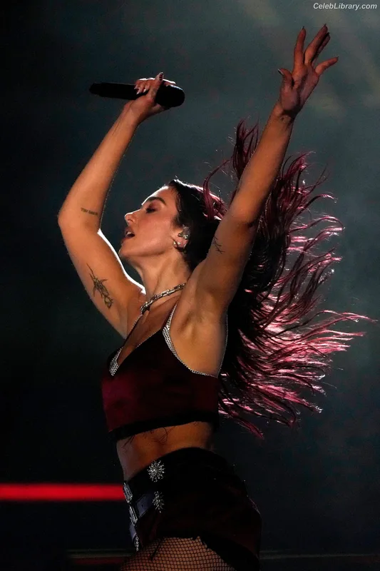 Dua Lipa photo 11 of 7804